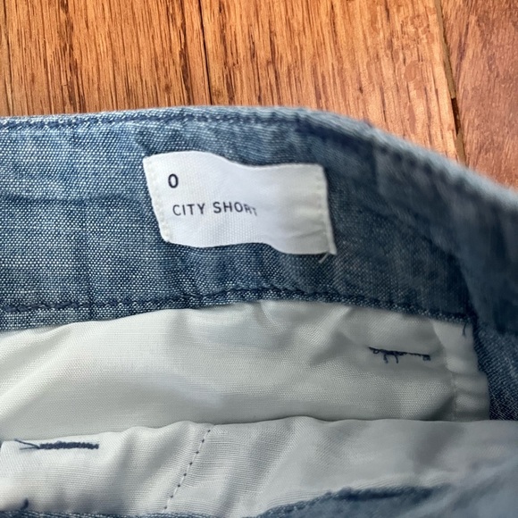 Gap size 0 NWT chambray city short - Picture 4 of 7